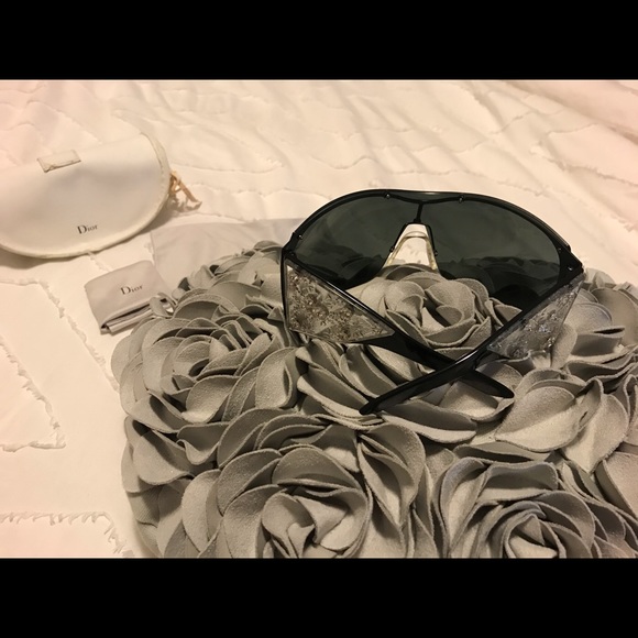 Authentic 💯 Dior Special Edition Sunglasses - Picture 7 of 9